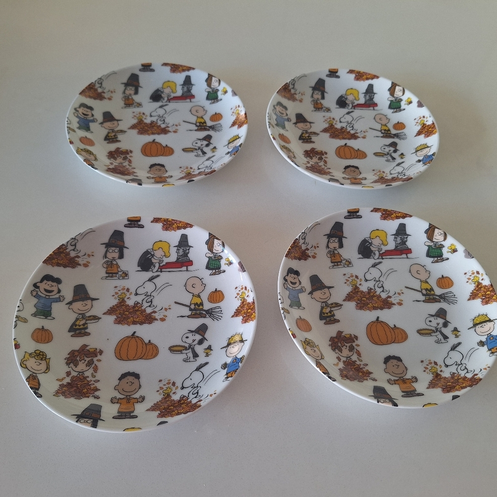 Set of 4 Peanuts Thanksgiving plates